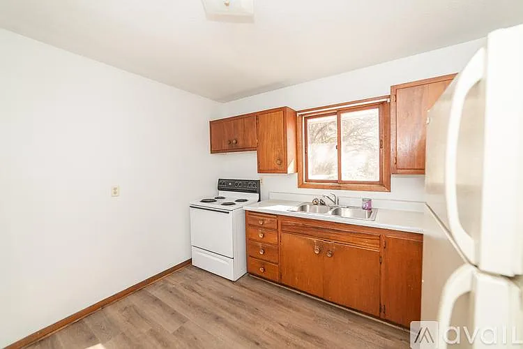 421 E Watrous Ave — Photo 3