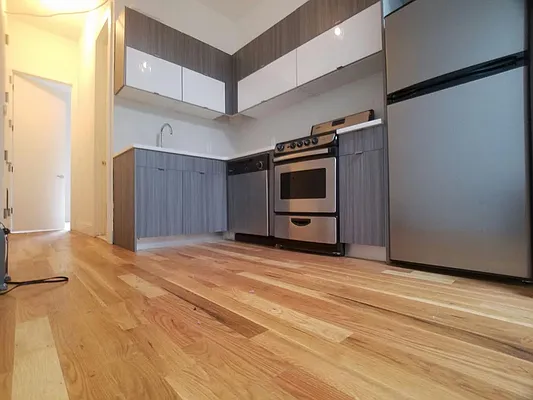 Rented by Evergreen Apartments BK | media 6