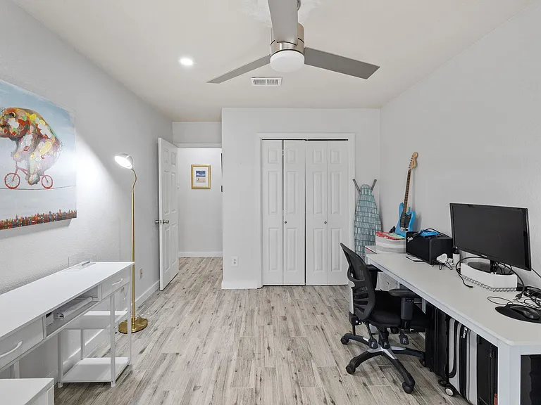 1015 E Yager Ln #115 — Photo 21