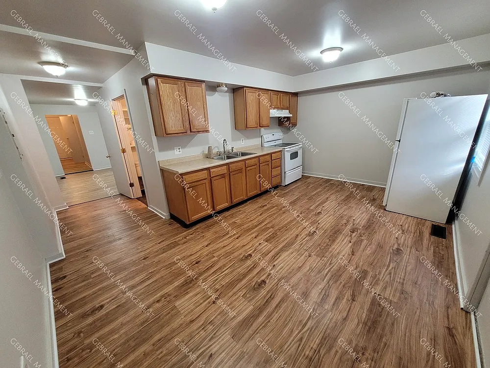 804 N Webster St — Photo 2