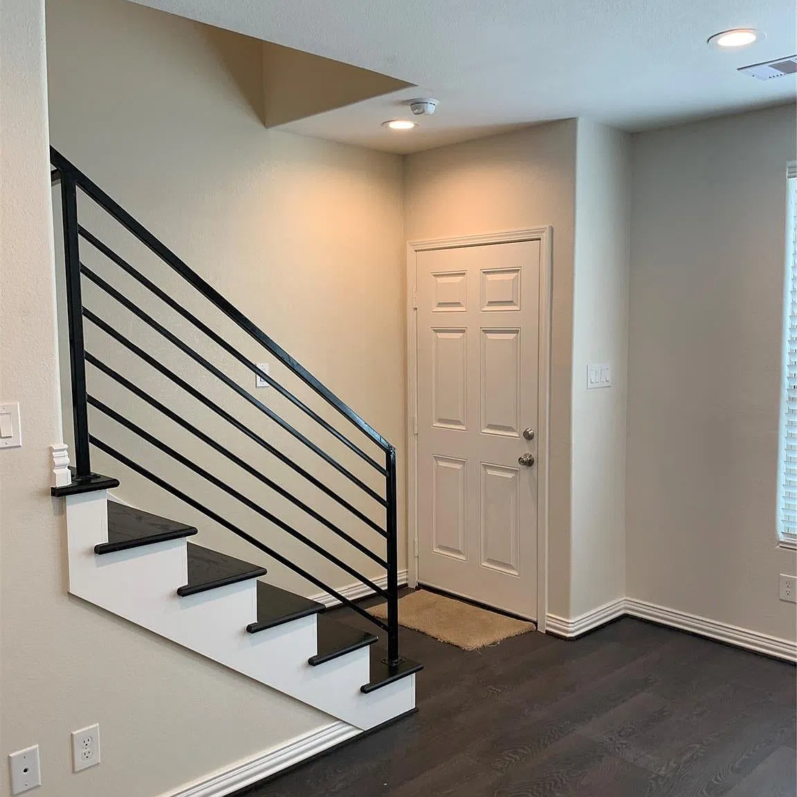 2 bed, 2.5 bath, 2616 sqft, $1,650 — Photo 3