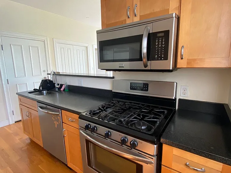 536 Cambridge St — Photo 9