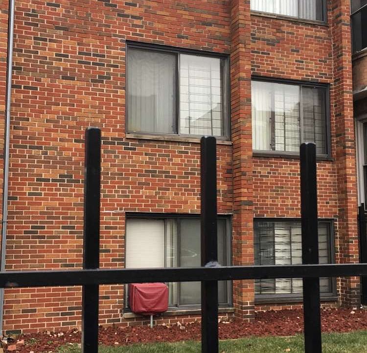 1st image of 426 E 48th Pl #1