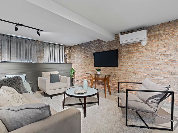 2nd image of 2501 N Richmond St #1