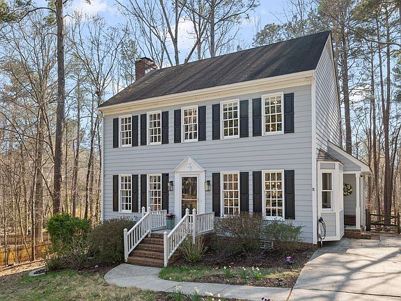 3rd image of 12 W Bayberry Ct