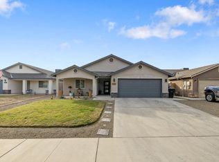 1127 E Vine Ct, Visalia, CA 93292