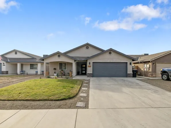 1127 E Vine Ct, Visalia, CA 93292