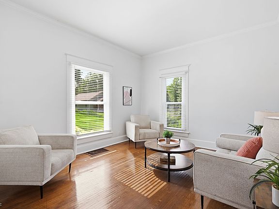4th image of 1510 Leonard St