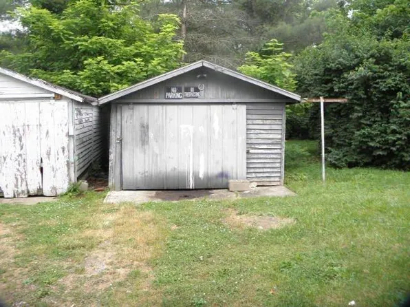 512 Montjoy St, Falmouth, KY 41040