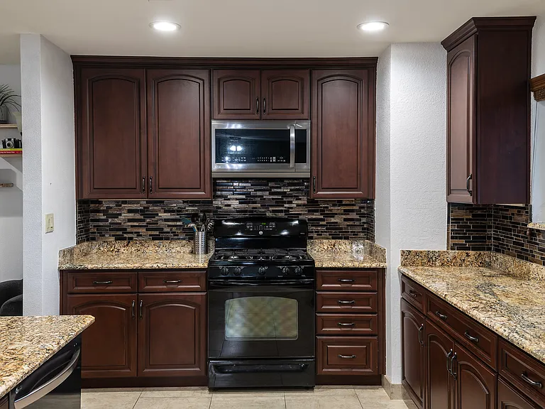 3121 E Sierra St — Photo 12