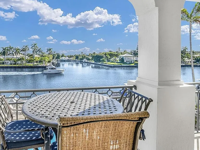 3042 Waterside Cir — Photo 3