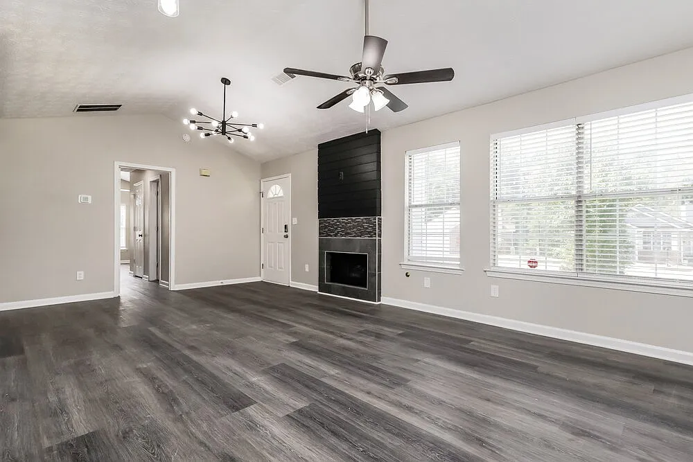3 bed, 2.0 bath, 1191 sqft, $1,750 — Photo 4