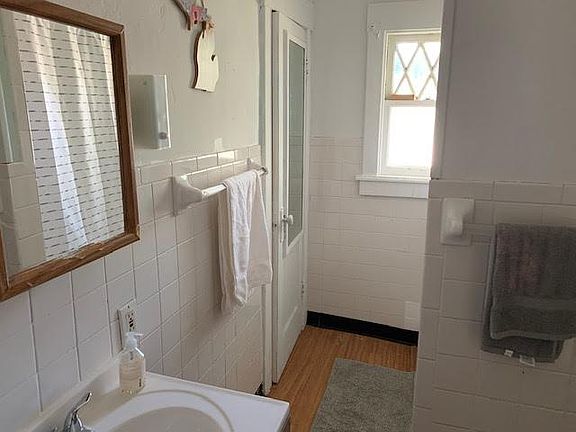 3rd image of 535 Forest St