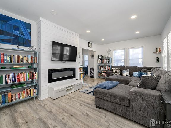 5th image of 317 Billingsport Rd