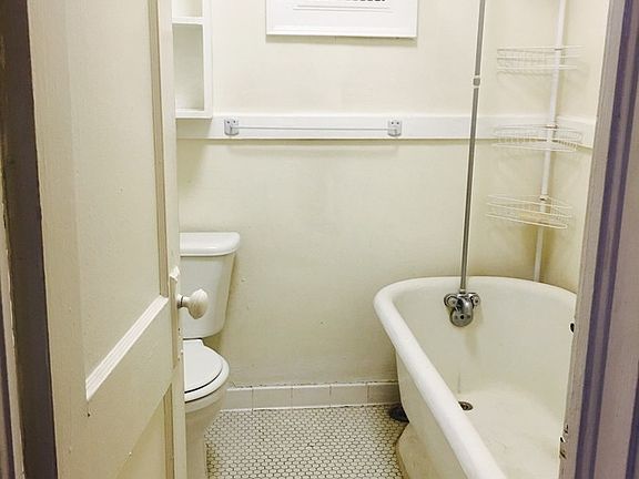 4th image of 1030 N Pearl St APT 02