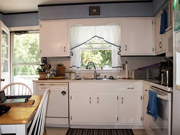 4th image of 35 Long Meadow Dr