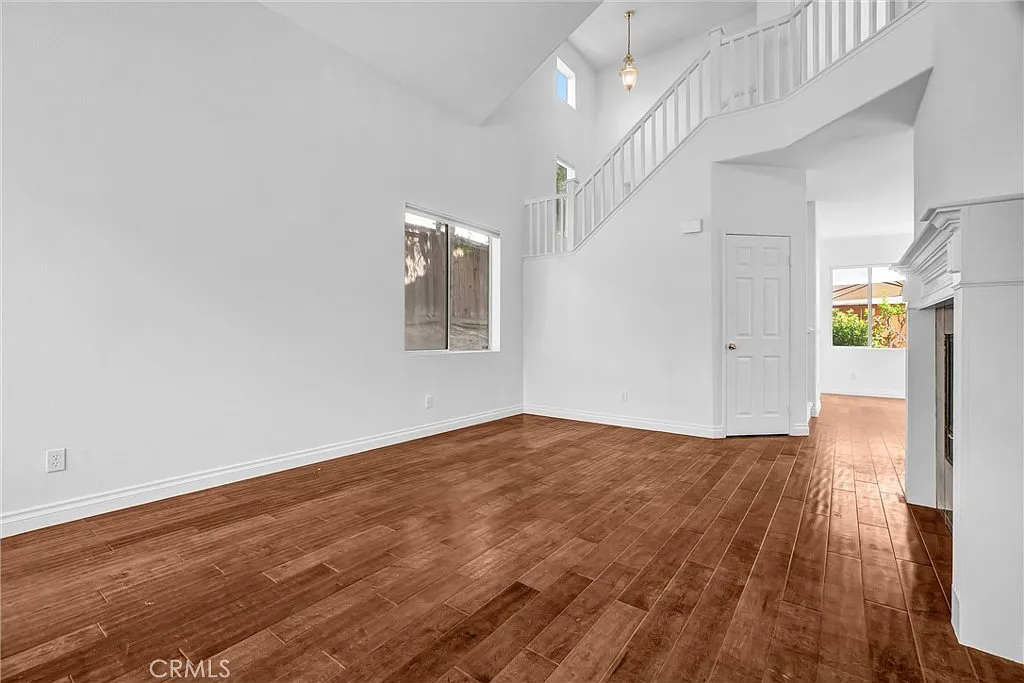 3 bed, 2.5 bath, 1318 sqft, $4,000 — Photo 3