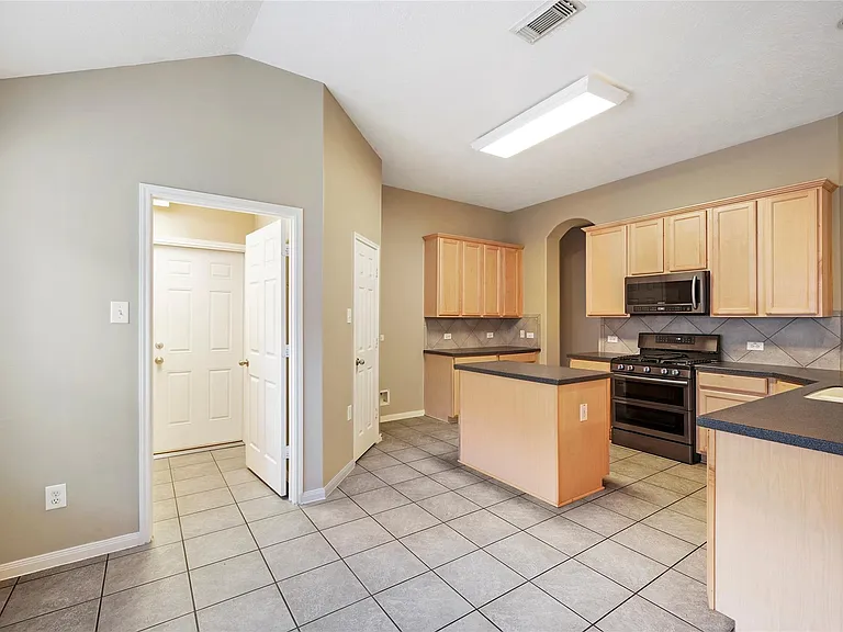 6903 Summer Bridge Ln — Photo 18