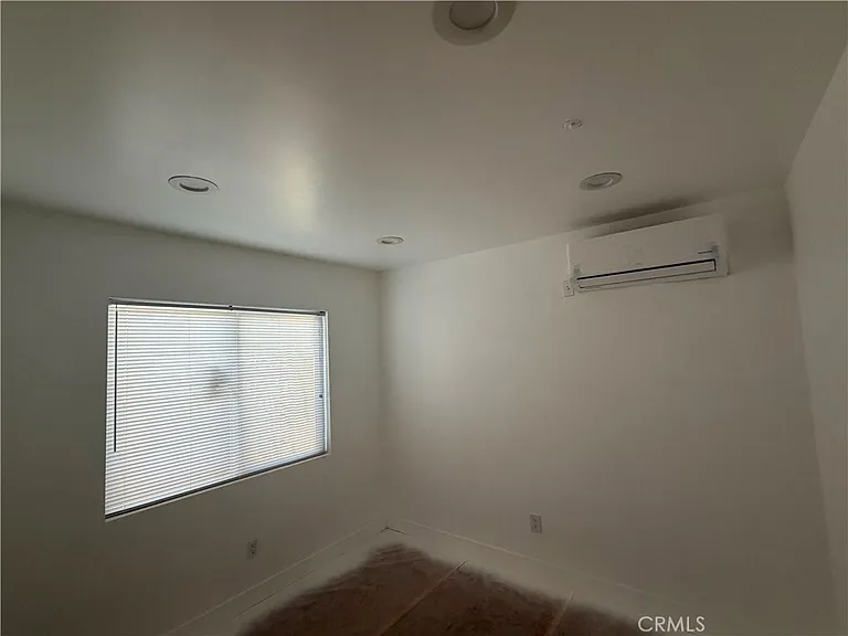 988 Valencia St #6 — Photo 8