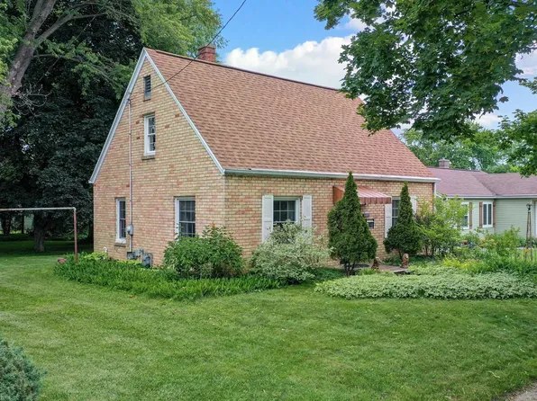 1604 Dousman St, Green Bay, WI 54303