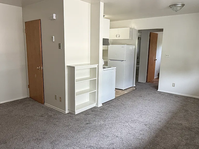 527 E Main St #7 — Photo 5