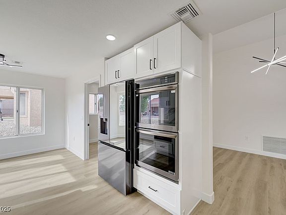 4th image of 8901 Villa Ridge Dr