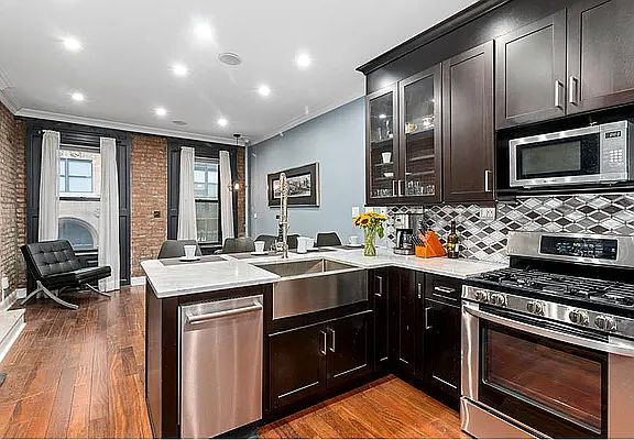 3rd image of 318 W 36th St #2B