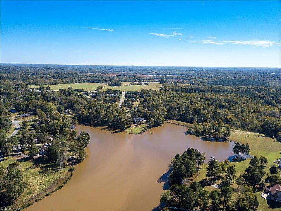 1st image of 137 Reserve Dr