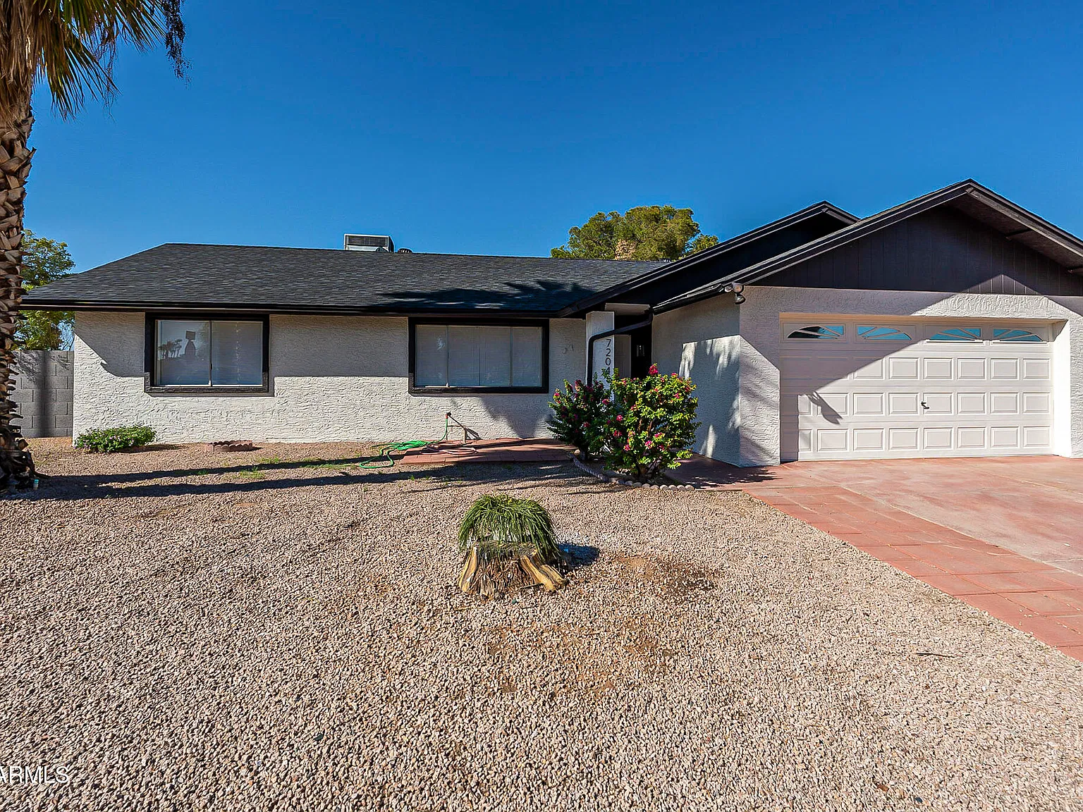 3 bed, 2.0 bath, 1208 sqft, $2,095 — Photo 4