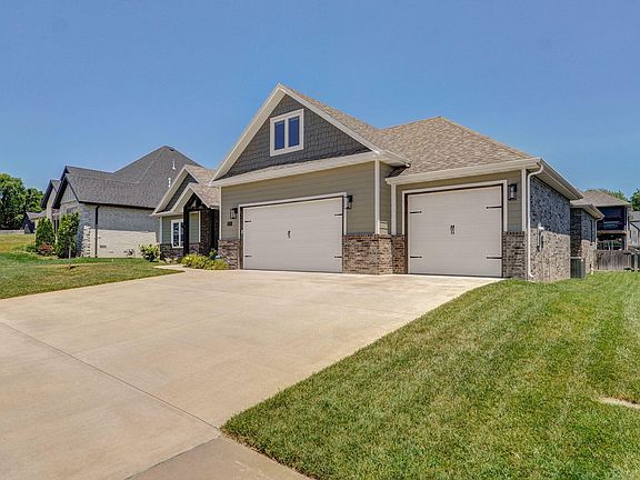 3rd image of 726 S Thornridge Drive