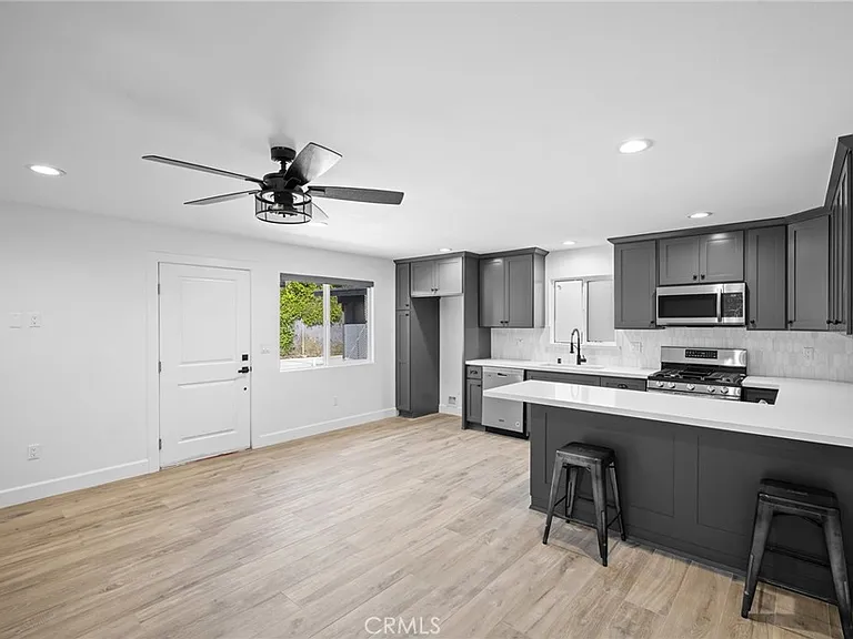 13721 Pierce St — Photo 6