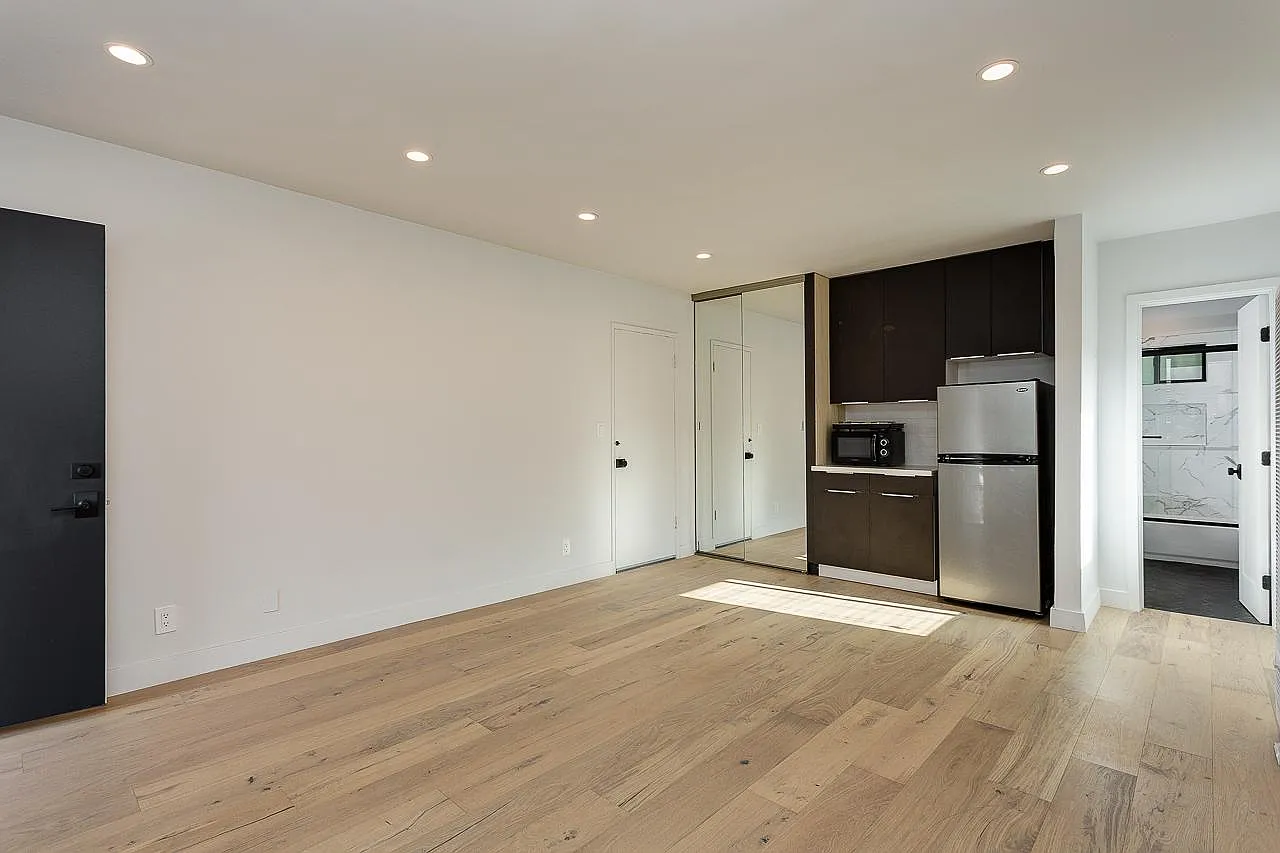 Studio, 400 sqft, $1,495 — Photo 2