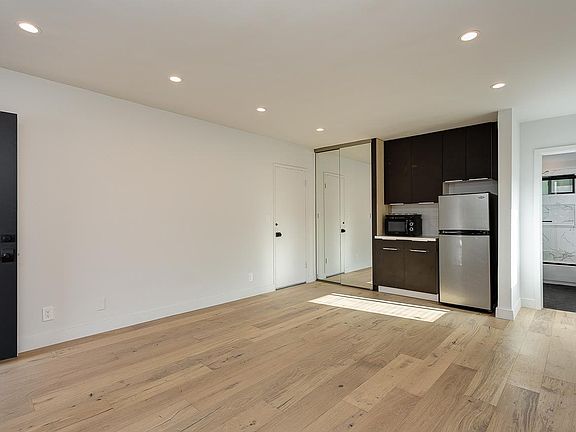 4th image of 11680 Ohio Ave APT 100