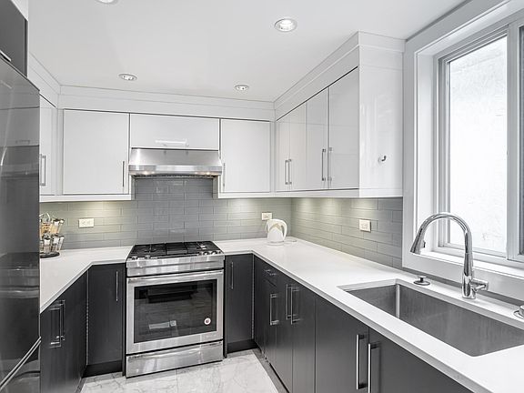 4th image of 10993 Lyon Rd
