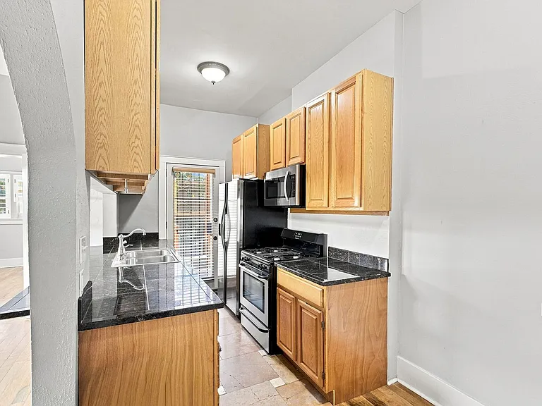 1640 N Downing St #103 — Photo 9