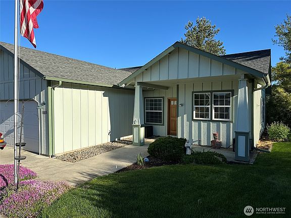 3rd image of 1115 SE Moorbrook Court