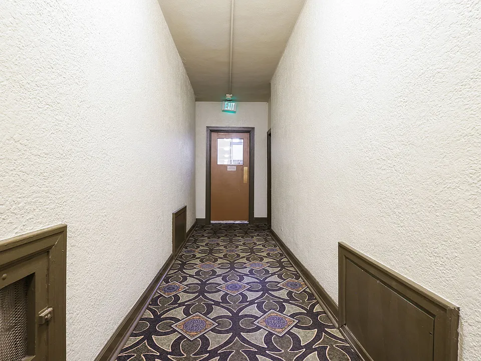 Building Photo 5