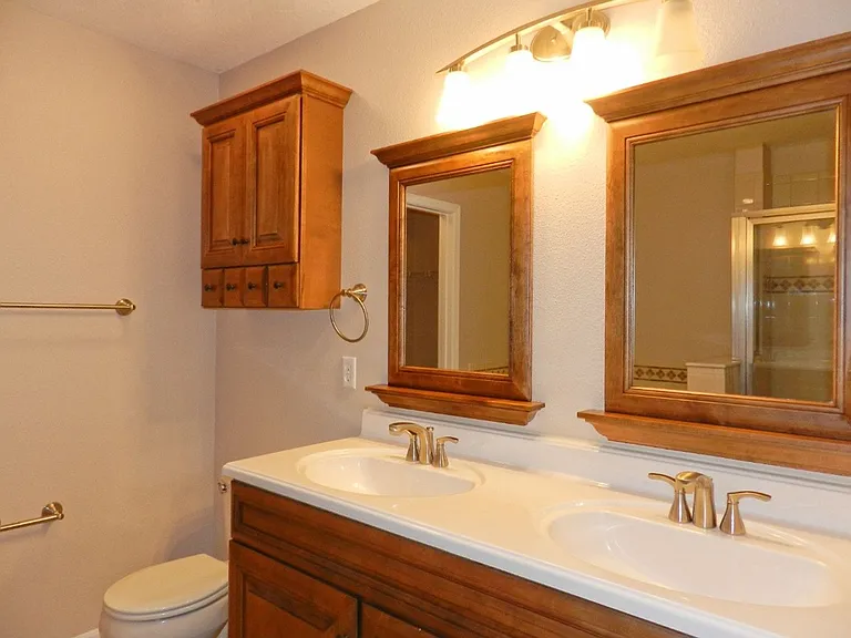 10837 Kensington Park Ave — Photo 18
