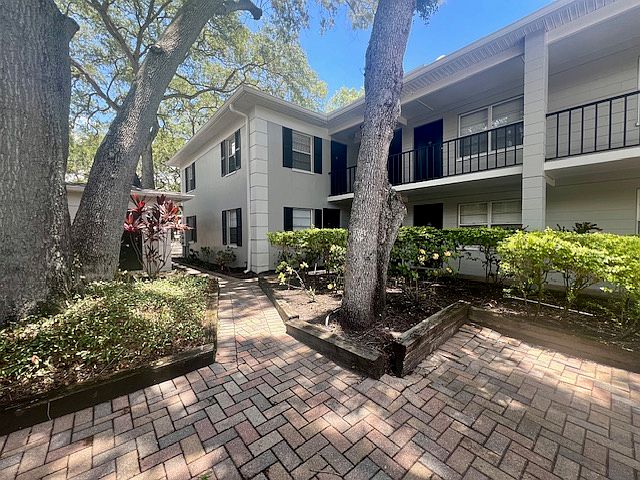 1st image of 5221 Bayshore Blvd APT 14