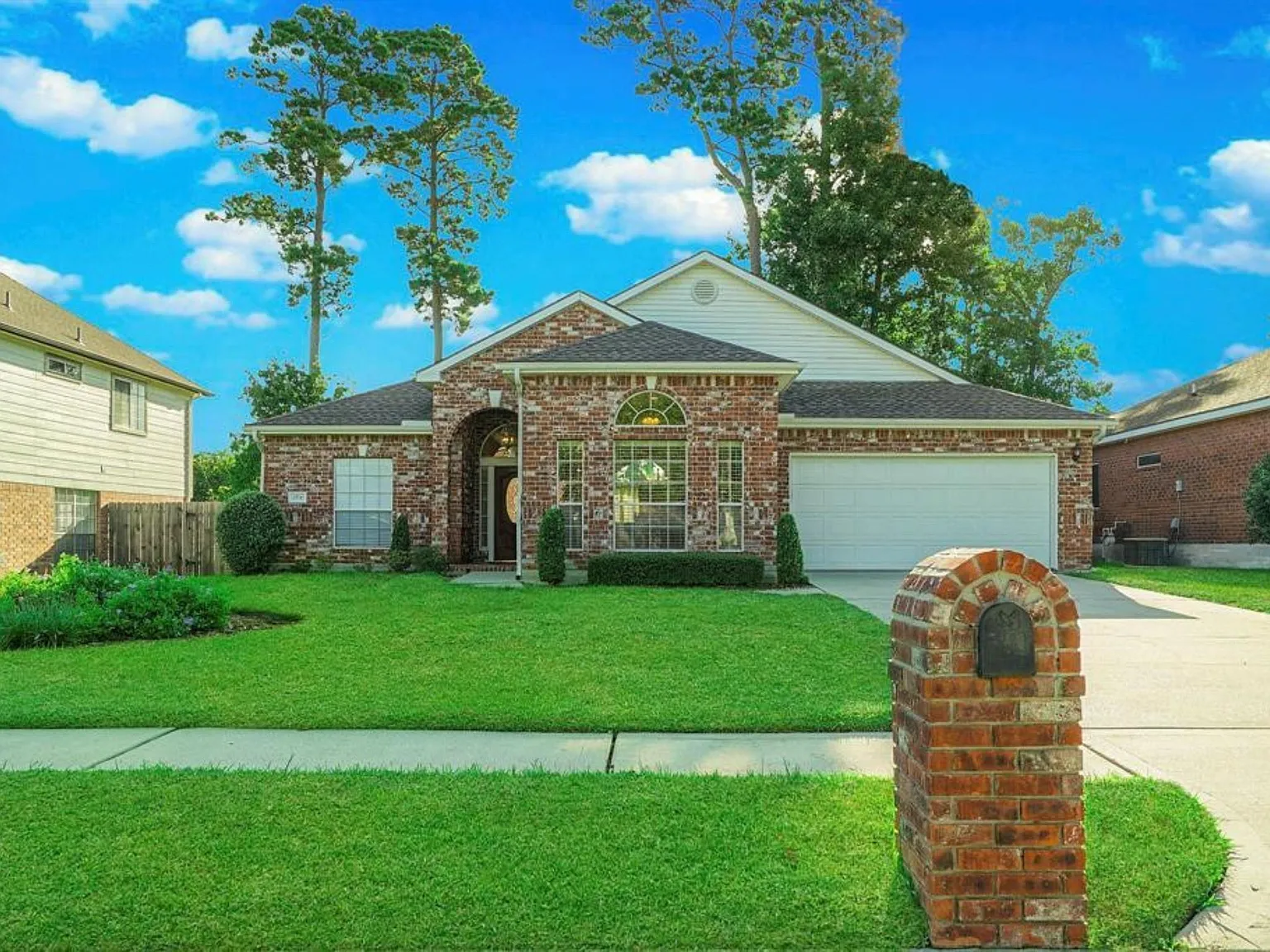 3 bed, 2.0 bath, 2077 sqft, $2,200 — Photo 4