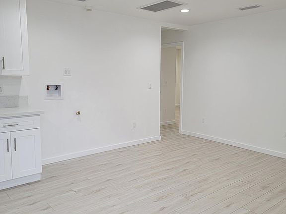 3rd image of 10122 Longworth Ave