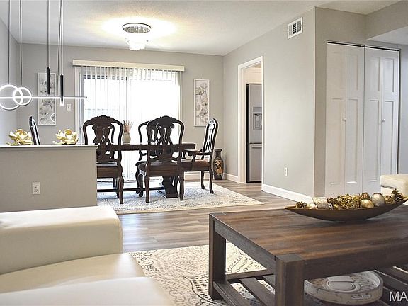 4th image of 4366 Chateau De Ville Dr APT E