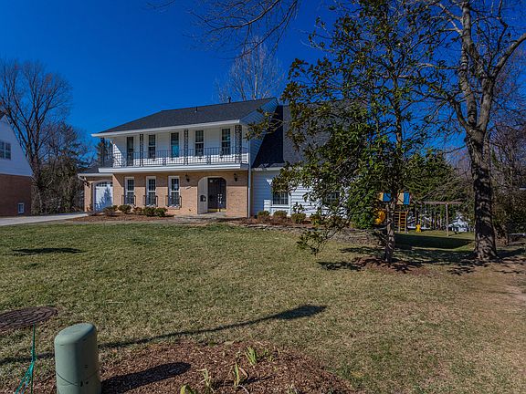 3rd image of 4920 Hogans Lake Pl