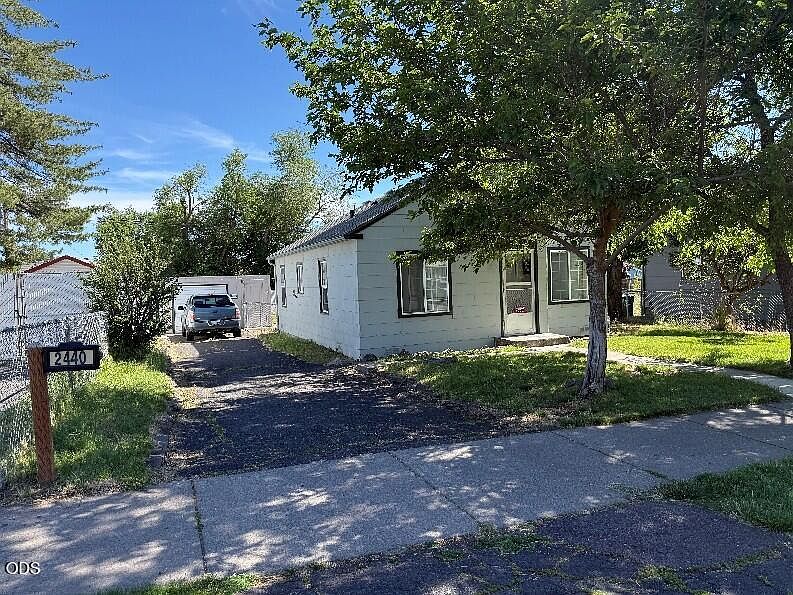 1st image of 2440 Darrow Ave