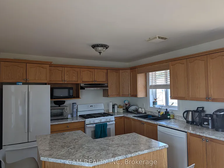 11 Jason Cres #UPPER LEVEL — Photo 3