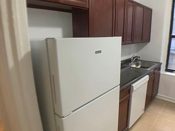 3rd image of 621 W 172nd St #23