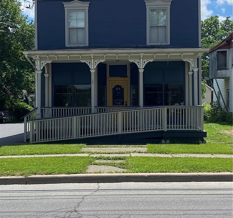 1st image of 194 Main St