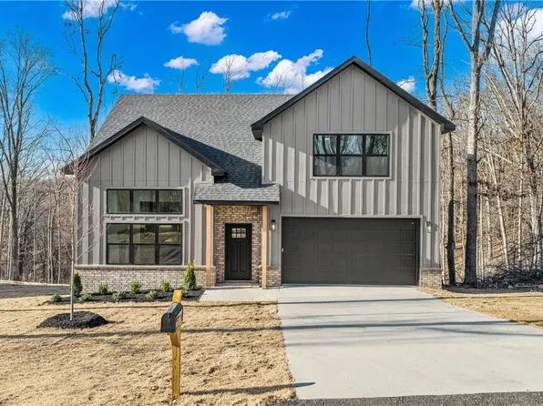8 York Dr, Bella Vista, AR 72714