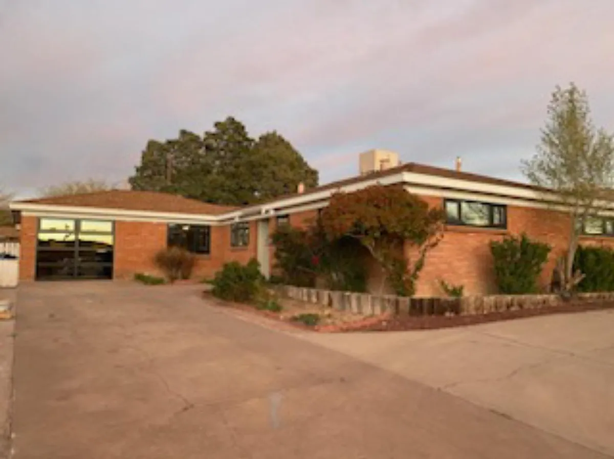 Building Photo - 1504 Arizona St NE