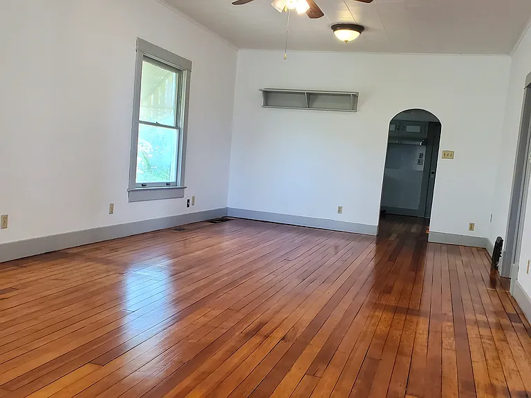 729 Blunt St — Photo 2